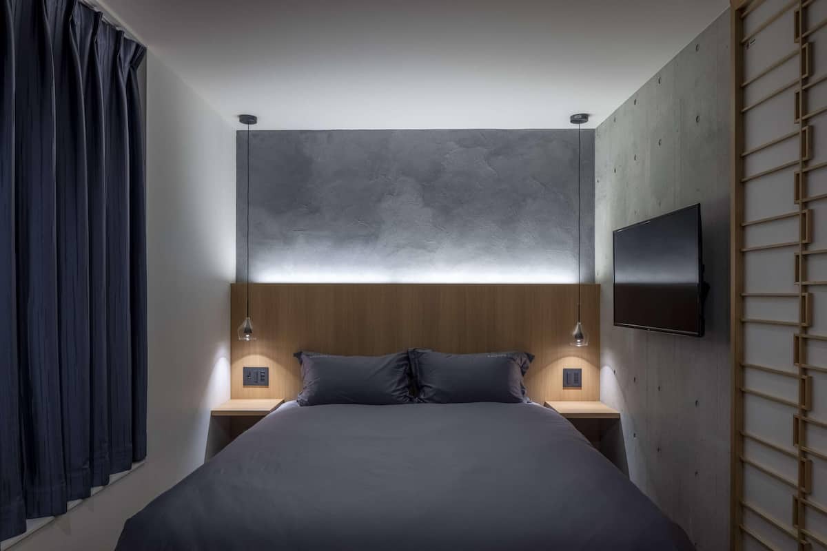 Premium bedding, down duvets, Select Comfort beds