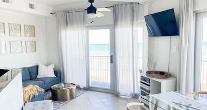BEAUTIFUL CONDO - AMAZING BEACH VIEW FROM PRIVATE BALCONY