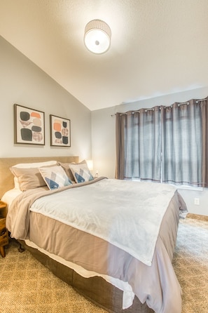 3 bedrooms, desk, iron/ironing board, free WiFi