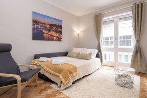 3 chambres, fer et planche à repasser, Wi-Fi, draps fournis