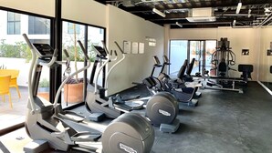 A gym with multiple treadmills, elliptical machines, and weight stations. - Luxury & safety. PALCCO, Akron, ITESM, ValleReal (ZAPOPAN)