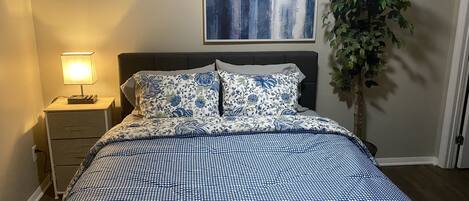 1 slaapkamer, een kluis op de kamer, een bureau, wifi