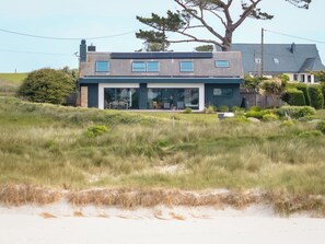 Exterior - "La Villa sur la Baie", beach access, indoor pool 29°C and magnificent view! (KERLOUAN)