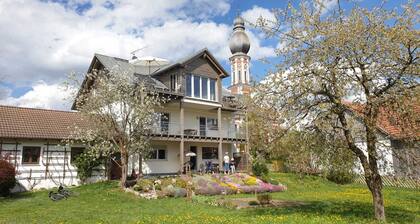 Vacation apartment with large balcony, 2km west of the Ammersee, in a quiet location.