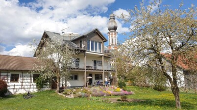 Vacation apartment with large balcony, 2km west of the Ammersee, in a quiet location.