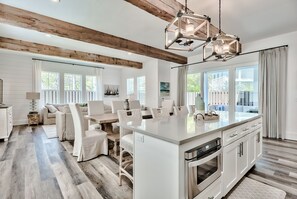 Interior - Pool/Grill! Walk to Beach/Restaurants. 2 Masters! (Santa Rosa Beach)