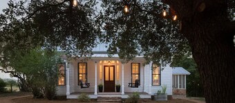 Historic lodging on the banks of the Llano River and One Block to Main Street