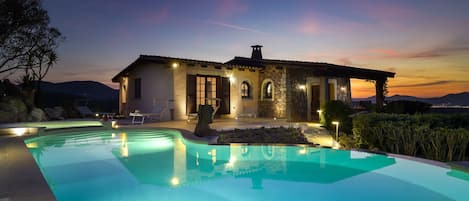 Infinity-Pool