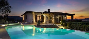 Villa Kiki - infinity pool overlooking Tavolara