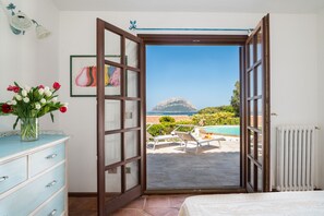 4 bedrooms, iron/ironing board, free WiFi