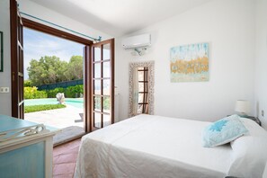 4 bedrooms, iron/ironing board, free WiFi