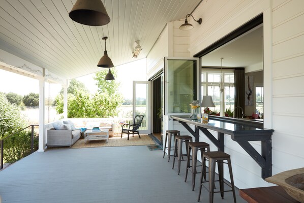 Outdoor dining