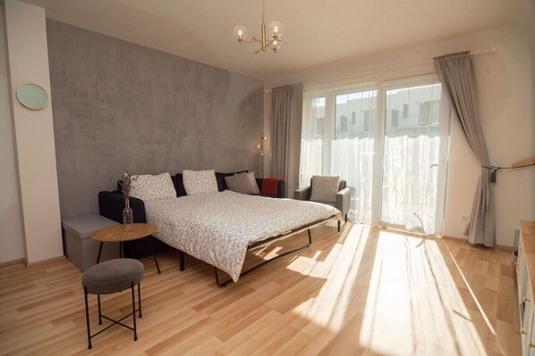 3 bedrooms, desk, iron/ironing board, travel cot