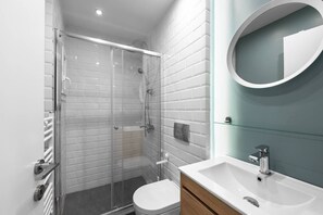 Căn hộ | Phòng tắm | Máy sấy tóc, khăn tắm, xà phòng, giấy vệ sinh