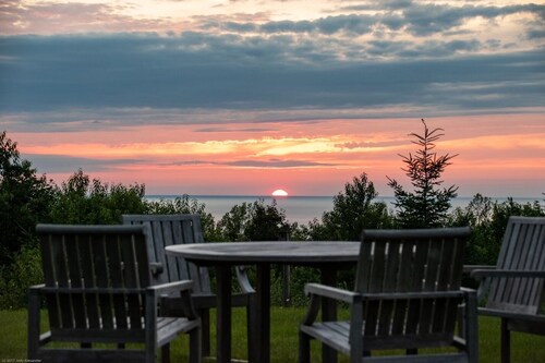 Majestic Lake Michigan sunsets - hilltop retreat
