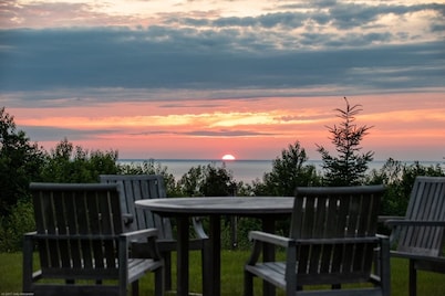 Majestic Lake Michigan sunsets - hilltop retreat