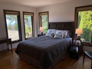 2 habitaciones, escritorio, tabla de planchar con plancha y wifi gratis 