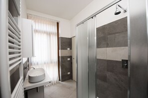 Elite Apartment | Bathroom - Appartamenti l'Orologio - Le Lancette (Salò)