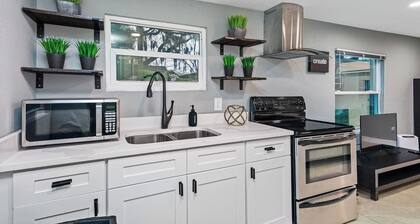 Guest House in Clearwater w/acces to Shared Swimming Pool (GH3)