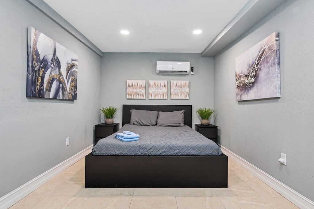 1 habitación, tabla de planchar con plancha, wifi y ropa de cama 