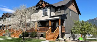 Entire Townhouse in central Invermere