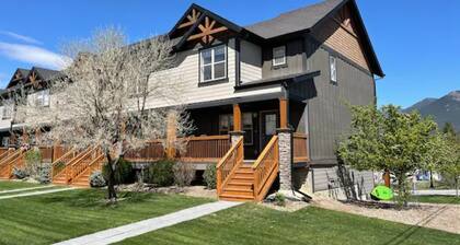 Entire Townhouse in central Invermere