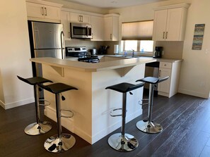 Fridge, microwave, oven, stovetop - Entire Townhouse in central Invermere (Invermere)