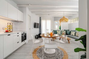 Fridge, oven, stovetop, coffee/tea maker