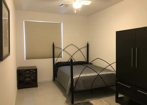4 Schlafzimmer, Schreibtisch, Bügeleisen/Bügelbrett, kostenloses WLAN