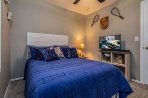 3 bedrooms, travel cot, free WiFi, bed sheets - Relaxing & Cozy Condo--Close to SDC & Branson Strip!  (Branson)