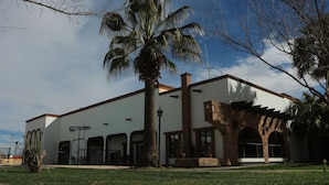 Courtyard - Hotel Hacienda (Nuevo Casas Grandes)