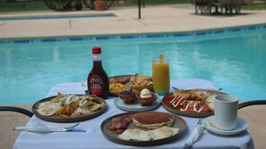 Petit déjeuner complet compris tous les jours