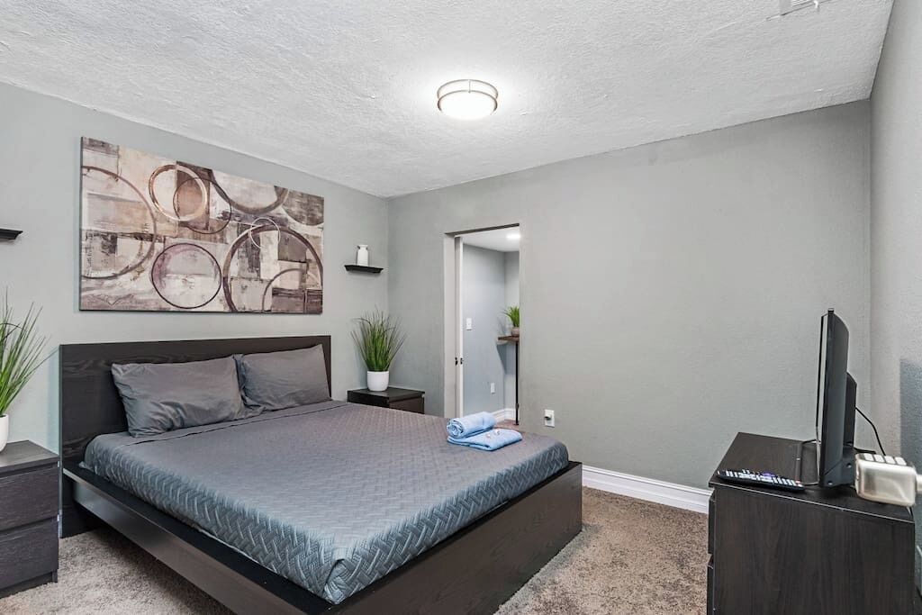 1 多间卧室、熨斗/熨衣板、WiFi、床单