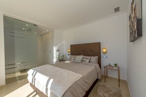 5 chambres, fer et planche à repasser, Wi-Fi gratuit, draps fournis