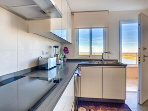 Køleskab, mikrobølgeovn, ovn, opvaskemaskine