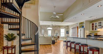 Roof Top Deck With Views of the Savannah River!