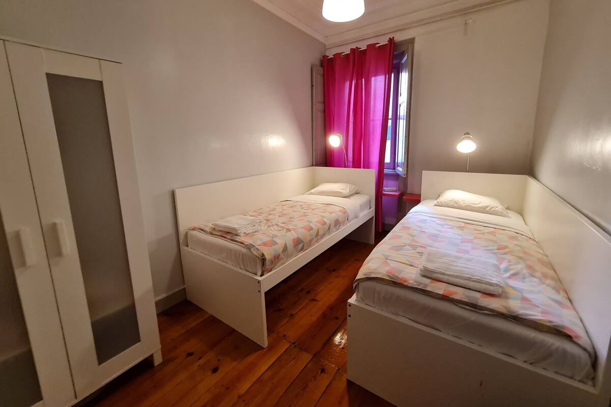 Free WiFi, bed sheets