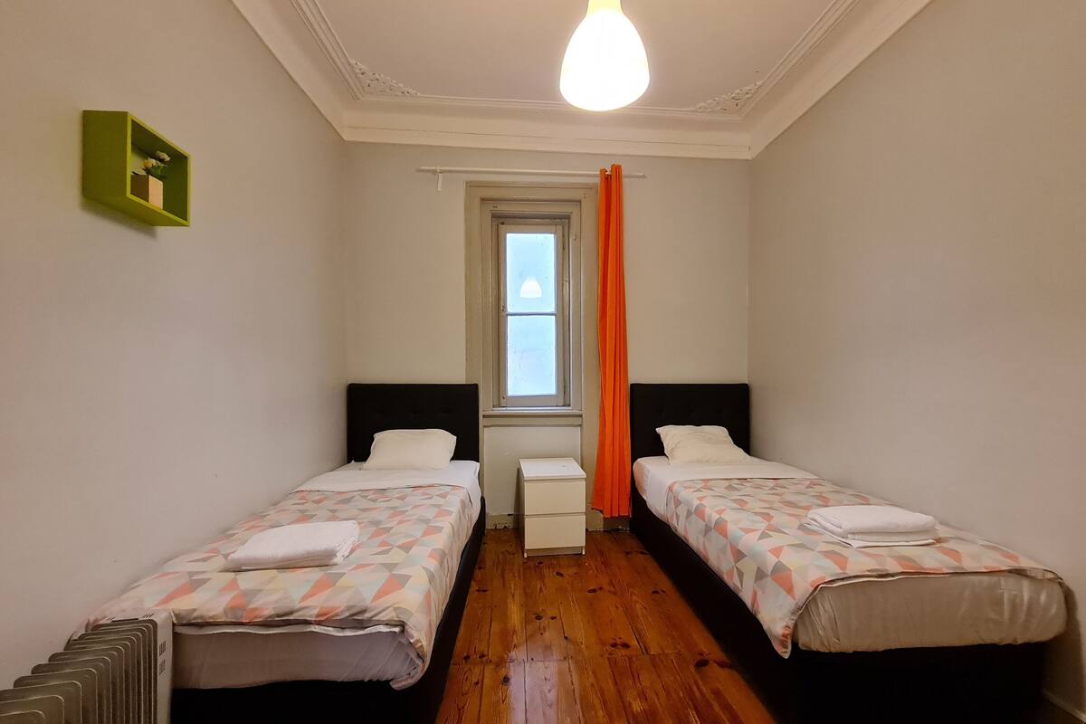 Free WiFi, bed sheets