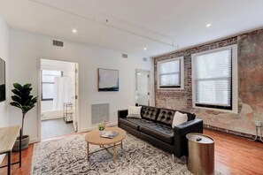 Smart TV, Netflix, streaming services