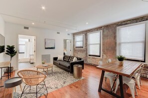 Smart TV, Netflix, streaming services