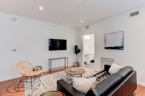 Smart TV, Netflix, streaming services