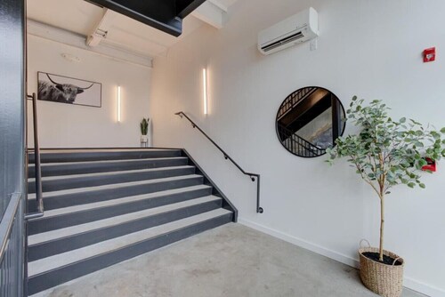 Chic Downtown Apt: Beale St, Food & Fun Steps Away