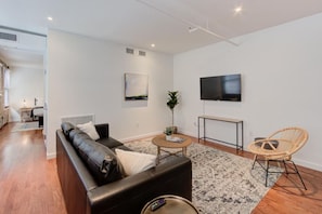 Smart TV, Netflix, streaming services