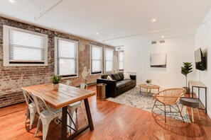 Smart TV, Netflix, streaming services