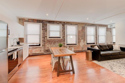 Chic Downtown Apt: Beale St, Food & Fun Steps Away