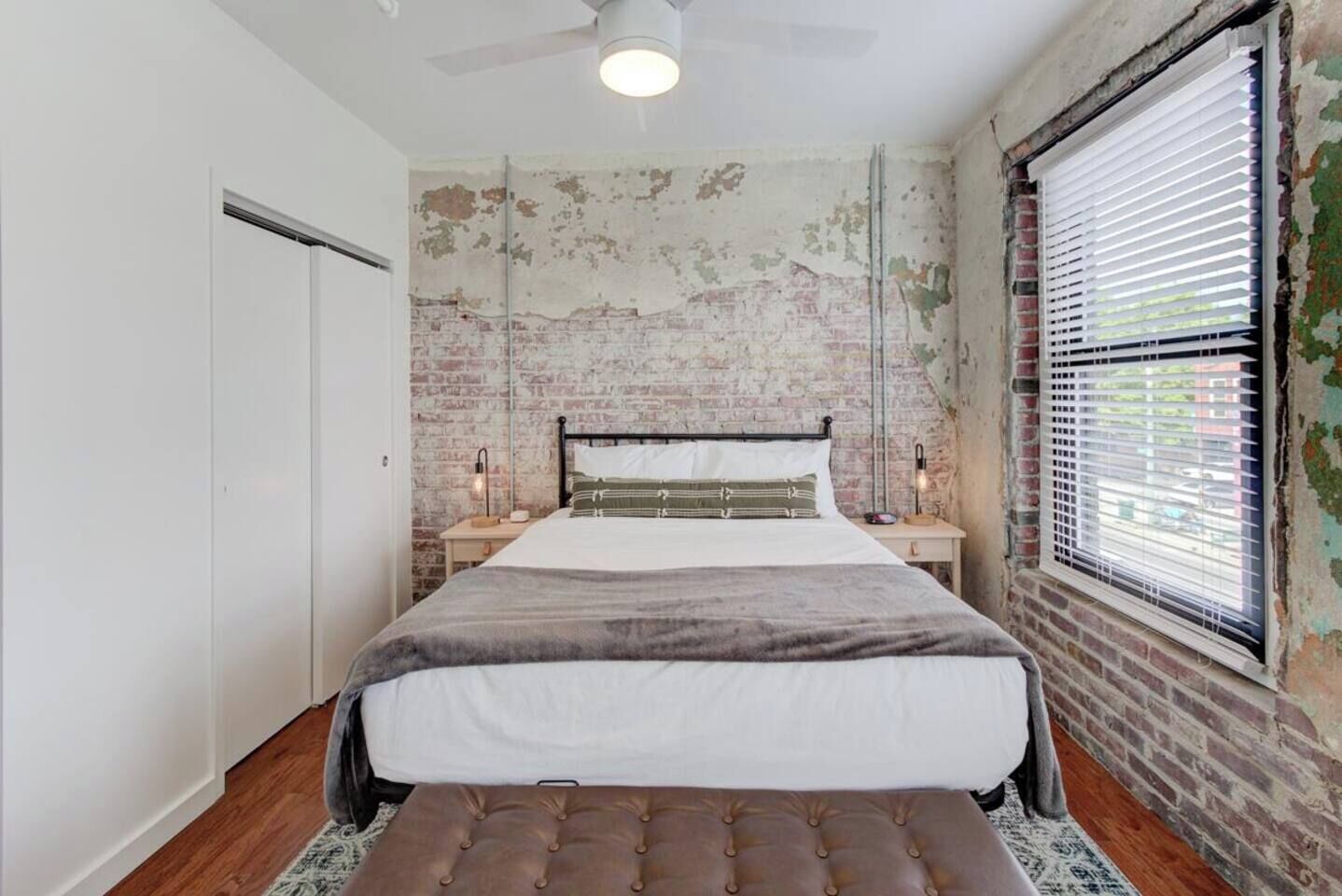 2 bedrooms, desk, iron/ironing board, WiFi (free)