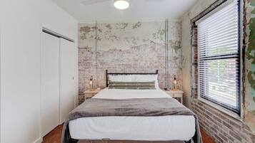 2 bedrooms, desk, iron/ironing board, WiFi (free)