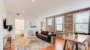 Smart TV, Netflix, streaming services