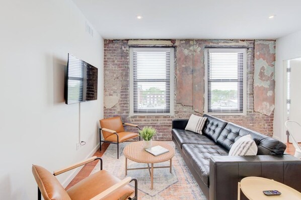 Smart TV, Netflix, streaming services