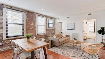 Smart TV, Netflix, streaming services